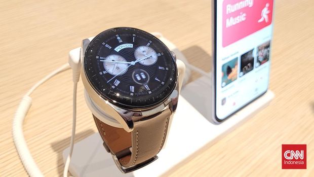 Huawei resmi meluncurkan produk wearables terbarunya, Huawei Watch Buds pada Senin (3/4) yang menggabungkan smartwatch atau jam tangan pintar dengan True Wireless Stereo (TWS) earbuds dalam satu perangkat. CNN Indonesia/Loamy Noprizal