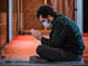 Bacaan Tasbih Malaikat Sebelum Subuh dan Keutamaan Mengamalkannya Bacaan Tasbih Malaikat Sebelum Subuh dan Keutamaan Mengamalkannya
