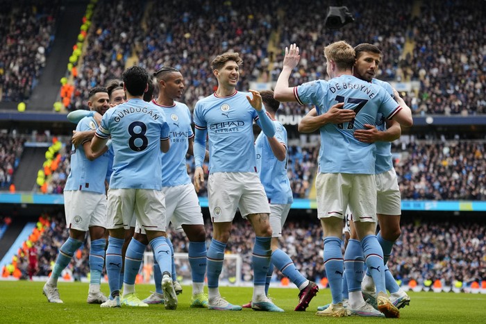 Manchester Citys Kevin De Bruyne, second from right, is congratulated by teammates after scoring his his sides 2nd goal during the English Premier League soccer match between Manchester City and Liverpool at Etihad stadium in Manchester, England, Saturday, April 1, 2023. (AP Photo/Jon Super)