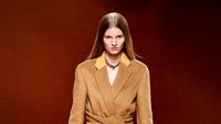 10 Koleksi Hermes Fall/Winter 2023, Busana Simple yang Elegan