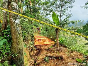 Tamu Mbah Slamet Pembunuh 10 Orang Datang dari Pekalongan-Palembang Tamu Mbah Slamet Pembunuh 10 Orang Datang dari Pekalongan-Palembang