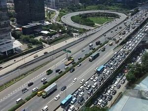 Sudah Tengah Hari, Jalan TB Simatupang ke Fatmawai Masih Macet Sudah Tengah Hari, Jalan TB Simatupang ke Fatmawai Masih Macet