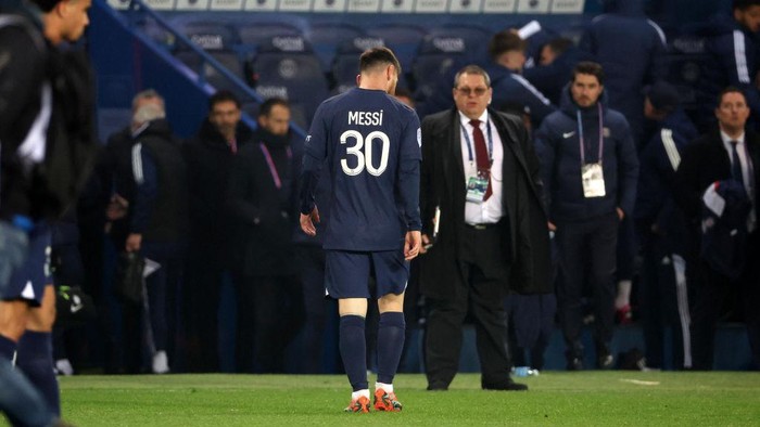 PARIS, FRANCE - APRIL 02: Lionel Messi #30 of Paris Saint-Germain is dissapointed after the defeat during the Ligue 1 match between Paris Saint-Germain and Olympique Lyon at Parc des Princes on April 02, 2023 in Paris, France. (Photo by Xavier Laine/Getty Images)