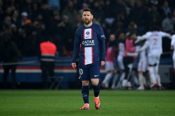 Paris Saint-Germains Argentine forward Lionel Messi reacts after Lyons French forward Bradley Barcola (unseen) scored a goal during the French L1 football match between Paris Saint-Germain (PSG) and Olympique Lyonnais (OL) at The Parc des Princes Stadium in Paris on April 2, 2023. (Photo by FRANCK FIFE / AFP)