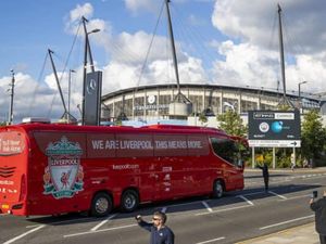 Bus Liverpool Dilempar Bata Usai Melawan Manchester City