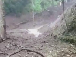 Longsor Putus Total Akses ke Kawasan Ijen via Bondowoso