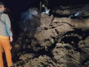 Longsor yang Putus Akses ke Ijen Bondowoso Terjadi di Empat Titik Longsor yang Putus Akses ke Ijen Bondowoso Terjadi di Empat Titik