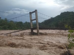Banjir Bandang Terjang 3 Kecamatan di Luwu, 4 Rumah Hanyut-1 Jembatan Rusak Banjir Bandang Terjang 3 Kecamatan di Luwu, 4 Rumah Hanyut-1 Jembatan Rusak