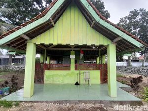 Kisah Mbah Bungkus, Penyebar Islam-Kesaktiannya Membuka Hutan Belantara Kisah Mbah Bungkus, Penyebar Islam-Kesaktiannya Membuka Hutan Belantara