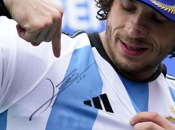 Girangnya Bezzecchi Dapat Jersey Argentina Bertanda Tangan Messi