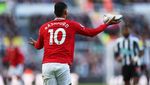 Marcus Rashford Kesal Banget, Sampai Lempar Sepatu!