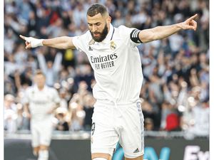 Real Madrid Menang 6-0 Atas Real Valladolid, Benzema Hattrick! Real Madrid Menang 6-0 Atas Real Valladolid, Benzema Hattrick!