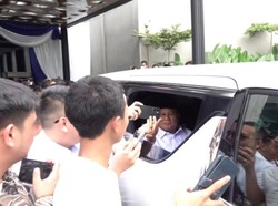 Antusias Warga Bertemu Prabowo di Kantor PAN: Ajak Selfie-Teriak Presiden