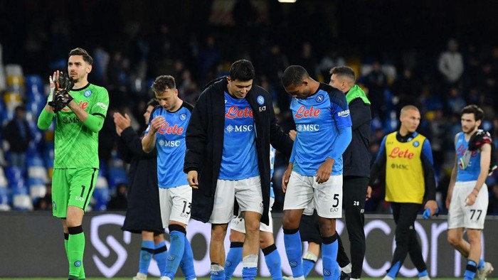 Napolis players react at the end of the Italian Serie A football match between SSC Napoli and AC Milan on April 2, 2023 at the Diego-Maradona stadium in Naples. (Photo by Tiziana FABI / AFP) (Photo by TIZIANA FABI/AFP via Getty Images)