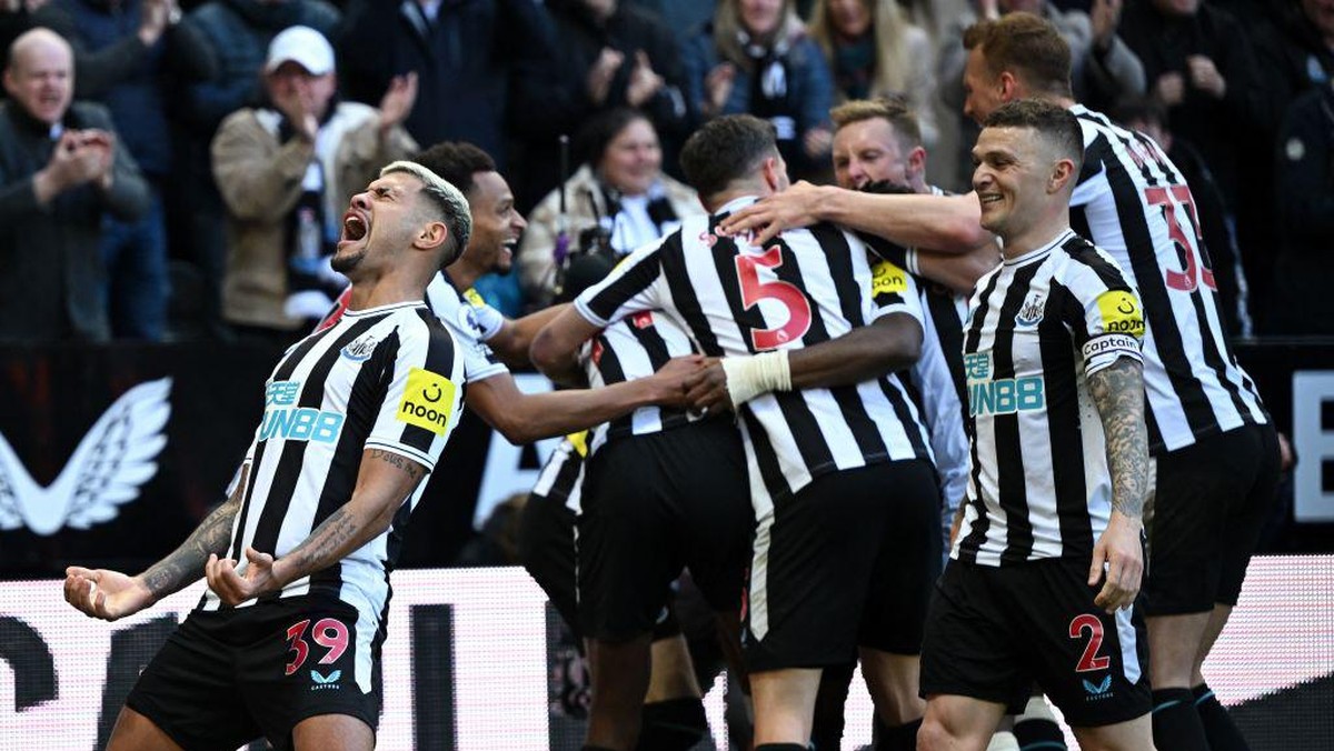 Newcastle United kalahkan Manchester United 2-0 (AFP via Getty Images/OLI SCARFF)
