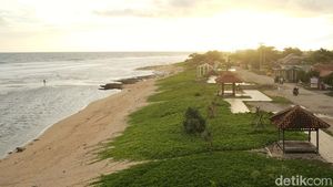 Serunya Ngabuburit di Pantai Sayang Heulang Garut