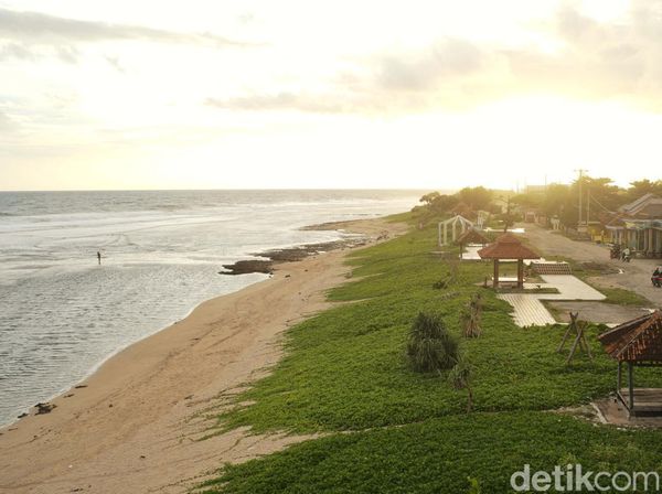 Serunya Ngabuburit di Pantai Sayang Heulang Garut