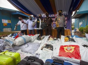 Pakaian Bekas Impor yang Masuk Lewat Batam Dimusnahkan
