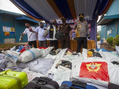 Pakaian Bekas Impor yang Masuk Lewat Batam Dimusnahkan