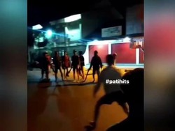 Viral Video Belasan Anak di Pati Perang Sarung, Polisi Turun Tangan