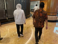 Khofifah Buka Suara Terkait Pertemuan Tertutup dengan Sekjen Gerindra