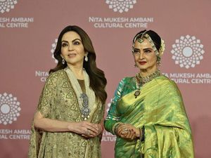 8 Foto Pesta Mewah Crazy Rich Asia, Tamunya Zendaya Hingga Gigi Hadid