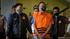 Potret Rafael Alun Pakai Rompi Oranye KPK