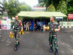 Prajurit Kodim 1611/Badung Semringah Dapat Migor Cuma Rp 15 Ribuan