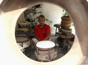 Produksi Rebana Jombang Menurun Selama Ramadan