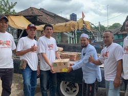 Tebar Kebaikan, Relawan Ganjar Bantu Renovasi Masjid di Bogor