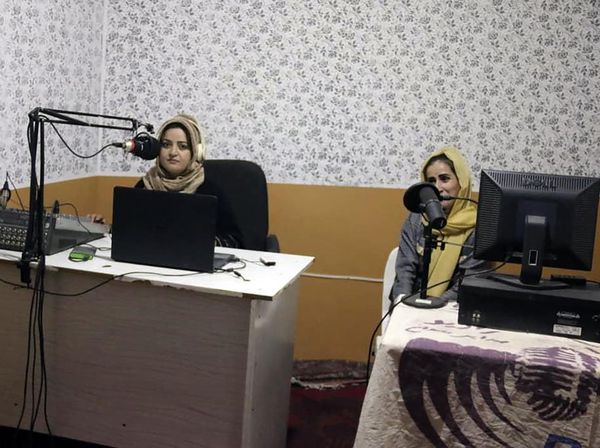 Taliban Tutup Stasiun Radio Perempuan Gegara Putar Musik Saat Ramadan