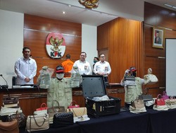 Puluhan Tas Mewah di Kasus Rafael Alun Dipamerkan KPK: Dior hingga LV