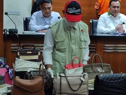 Segini Harga Tas Mewah Istri Rafael Alun yang Dipamerkan KPK
