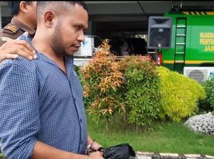Kacab PT AMG Tersangka Korupsi Tambang Pasir Diperiksa 5 Jam di Kejati Kacab PT AMG Tersangka Korupsi Tambang Pasir Diperiksa 5 Jam di Kejati