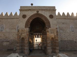 Wajah Masjid Al-Zahir Baybars di Kairo Usai Direstorasi