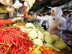 Pastikan Harga Stabil, Bupati Ipuk Sidak Pasar Rogojampi Banyuwangi
