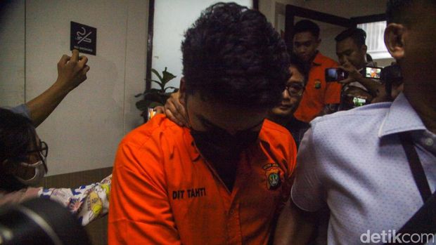 Mario Dandy Satriyo (20) dan Shane Lukas (19) menjadi saksi sidang kasus penganiayaan terhadap Cristalino David Ozora dengan terdakwa AG. Keduanya bungkam usai keluar dari PN Jaksel.