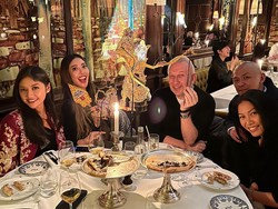 Erina Gudono Bertemu Desainer Jean Paul Gaultier di Paris, Bawa Wayang Kulit