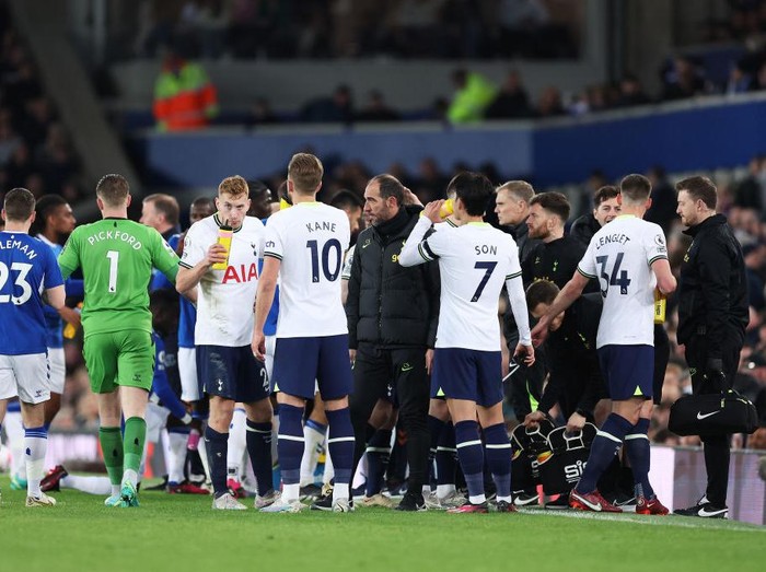 LIVERPOOL, ENGLAND - APRIL 03: Cristian Stellini, Interim Head Coach of Tottenham Hotspur interacts with players during a break in play during the Premier League match between Everton FC and Tottenham Hotspur at Goodison Park on April 03, 2023 in Liverpool, England. (Photo by Alex Livesey/Getty Images)