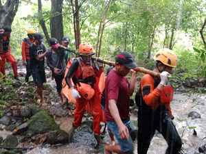 Ibu Hamil Hilang Terseret Arus Sungai di Maros Ditemukan Meninggal