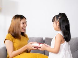 10 Ide Hadiah untuk Hari Ibu Nasional 2023, Bermakna Spesial dan Berkesan