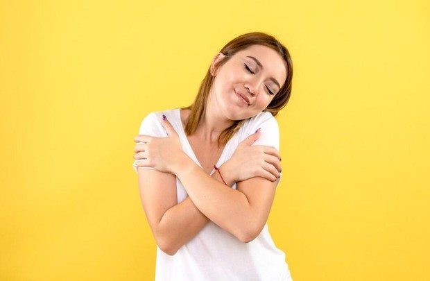 Ilustrasi perempuan sukses merangkul keunikannya/Foto: Freepik/mdjaff Ilustrasi perempuan sukses/Foto: Freepik/mdjaff