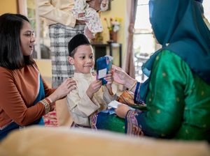 Mengapa Ada Tradisi Bagi-bagi THR Saat Lebaran? Ini Sejarahnya Mengapa Ada Tradisi Bagi-bagi THR Saat Lebaran? Ini Sejarahnya