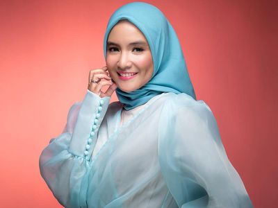 5 Pesona Intan Nuraini yang Berusaha Tahan Tak Tergoda Gibah Selama Ramadan