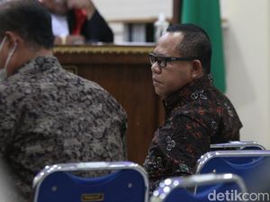 Karomani Sebut Kadisdik Lampung Rajin Setor Uang Suap Titip Mahasiswa Unila Karomani Sebut Kadisdik Lampung Rajin Setor Uang Suap Titip Mahasiswa Unila