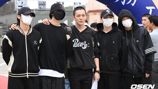 Kompak Banget, MONSTA X Antar Minhyuk Daftar Militer