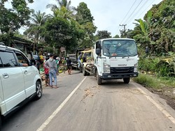Tabrakan Beruntun Libatkan Truk-Fortuner, 1 Pengendara Motor Tewas