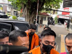 Beda Gaya Rambut Mario Dandy Saat Rekonstruksi dan Jadi Saksi Sidang AG