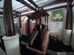Mengenal Tradisi Nazar Jumat Pahing di Masjid Jami Wali Limbung Temanggung