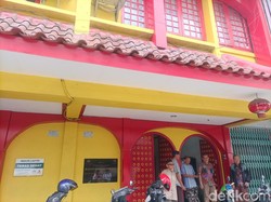 Cara Masjid Lautze Menarik Hati, walau Tempatnya di Ruko Kecil